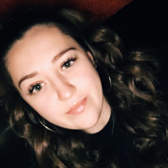 Meet your Posher, Magalie - Picture 1 of 1